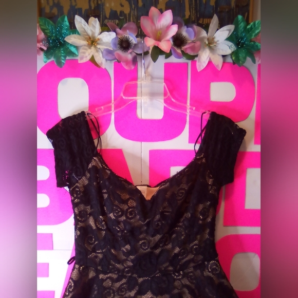 #085👉🏼Women's/Teens Black Lace Material Dress/w3LayerSlips - Picture 7 of 7
